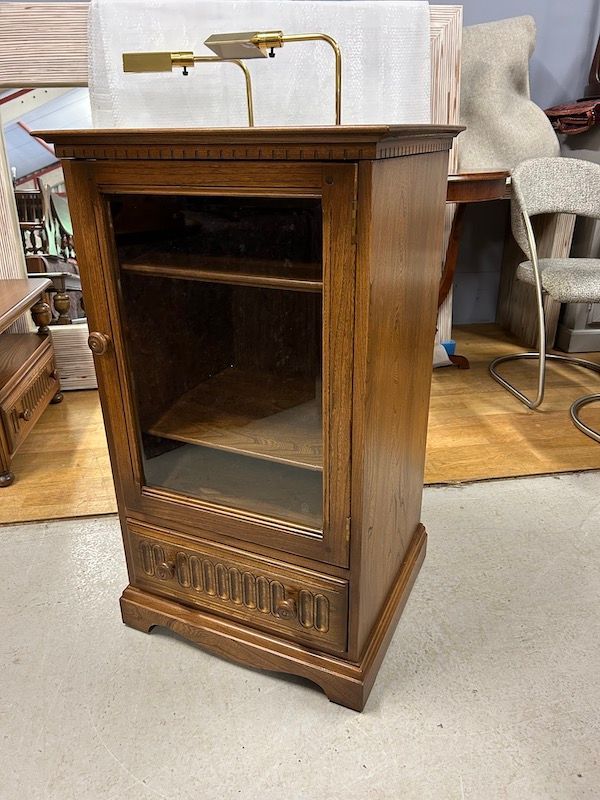 Super Quality Ercol Golden Dawn Winchester HiFi Cabinet with Glass Door 961