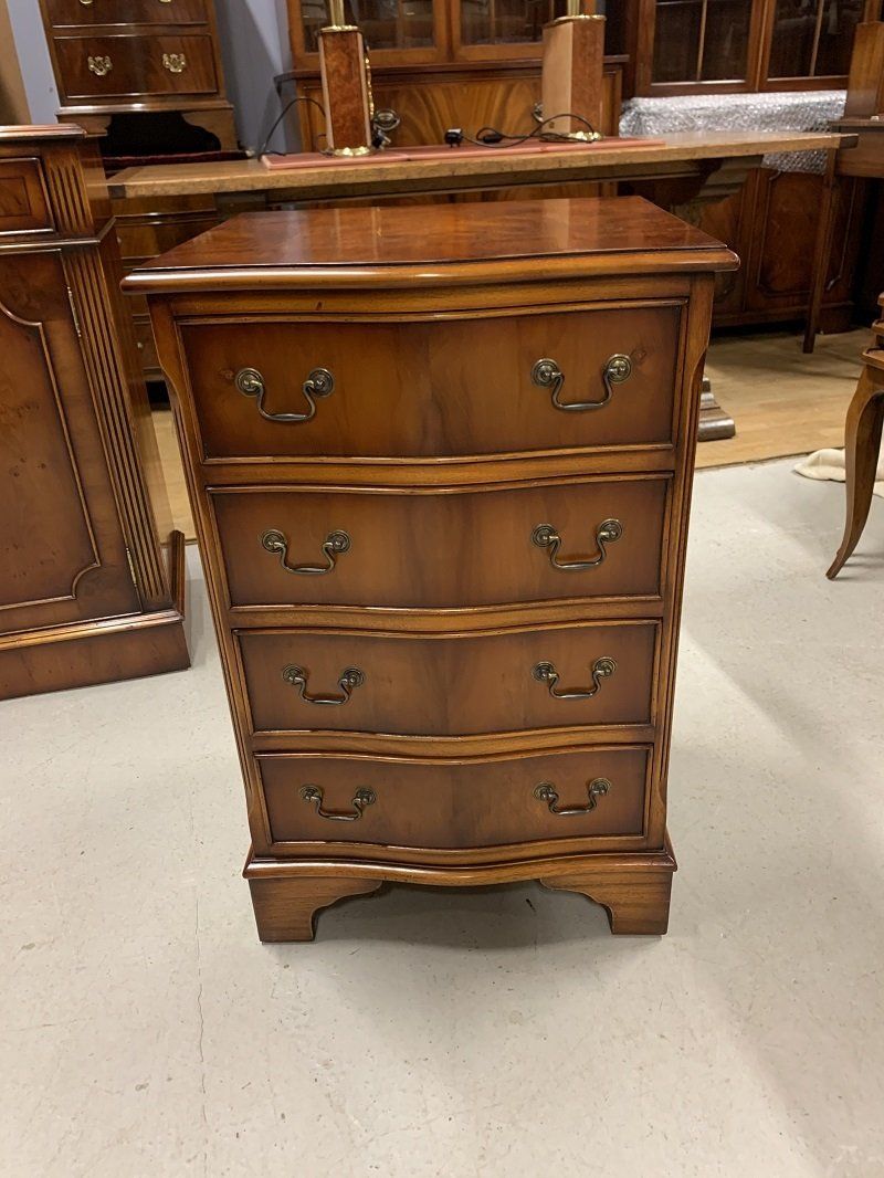 Good Quality Pippy Yew Wood Serpentine Chest of Drawers