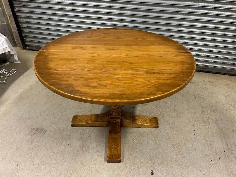 Solid Oak DiningTable by Mellowcraft