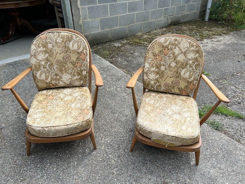 A Pair of Mid Century Ercol Windsor Easy Chairs model 203 for Restoration