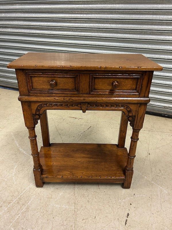 Super Quality Titchmarsh & Goodwin Solid Oak Small Hall / Console Table