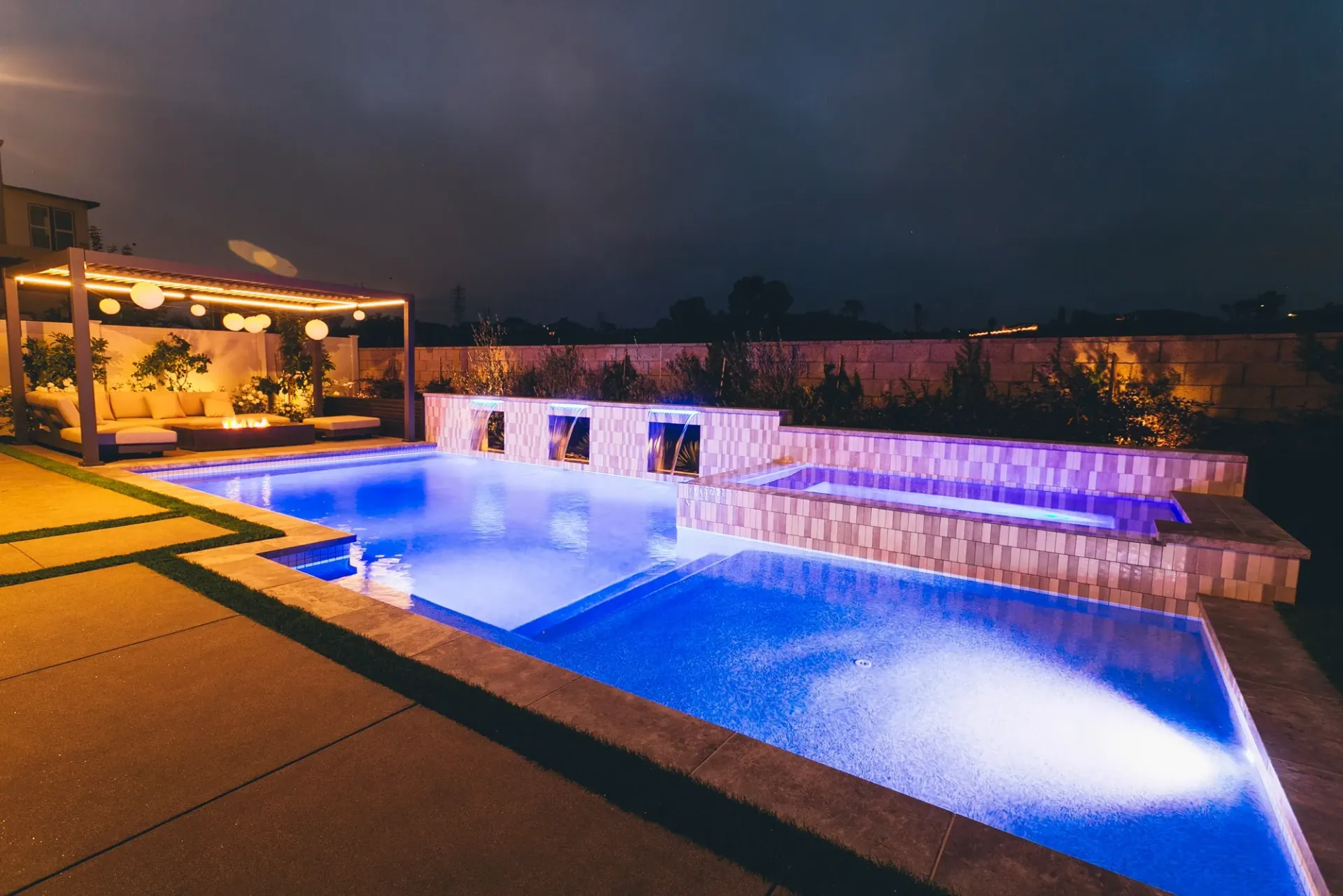 custom pool in Miramar, San Diego by Develoscapes.