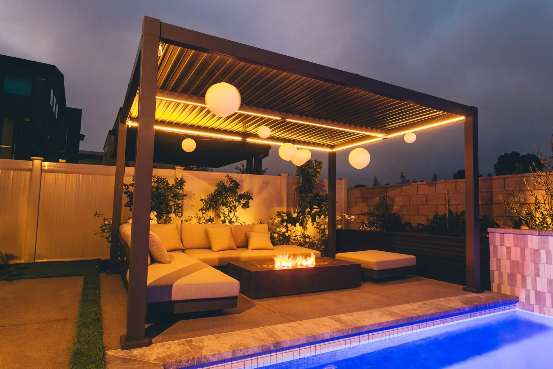 custom pool in Miramar, San Diego by Develoscapes.