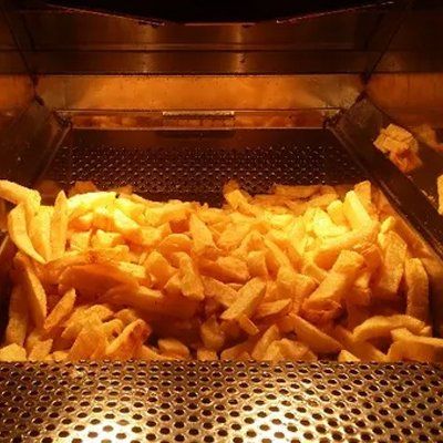 freshly fried thick cut chips in the warmer