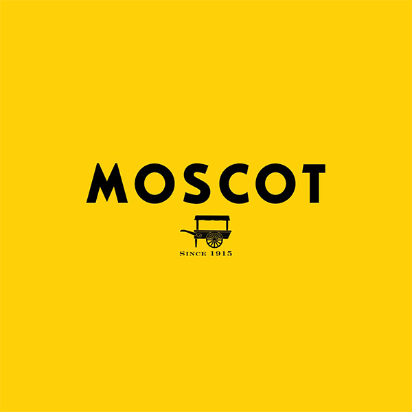 Un logo per un'azienda chiamata Moscot con una carriola su sfondo giallo.