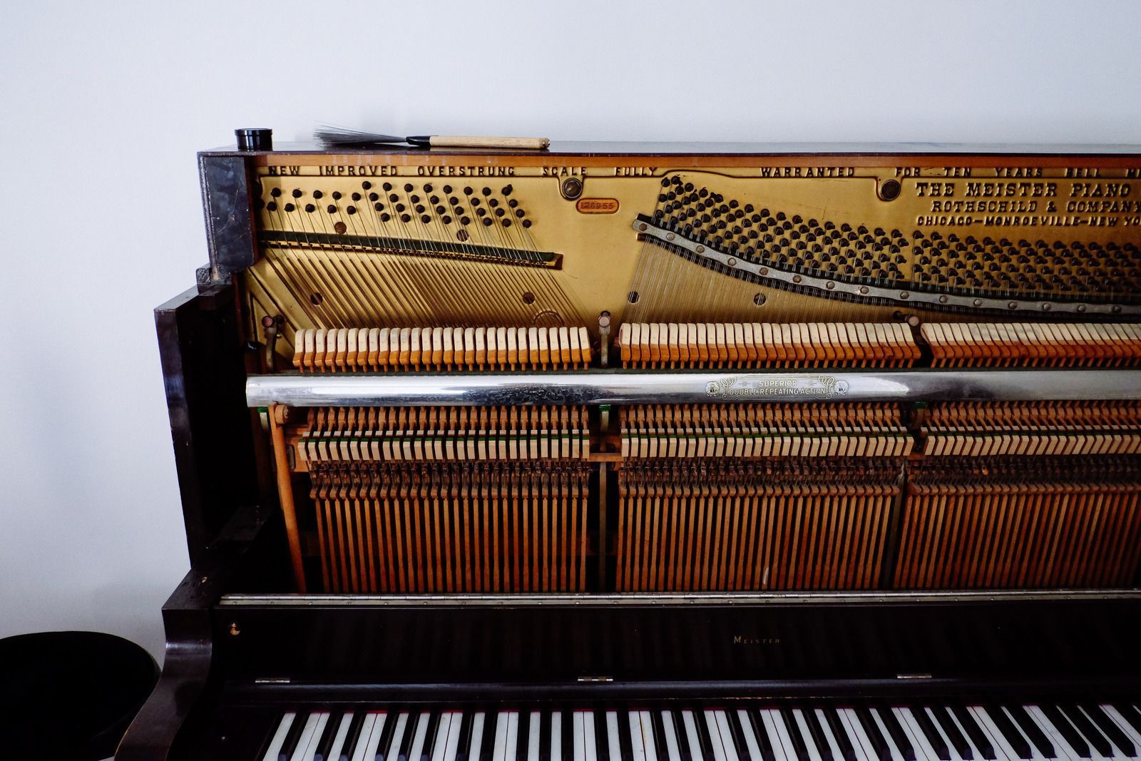 A close up of the inside of an upright piano