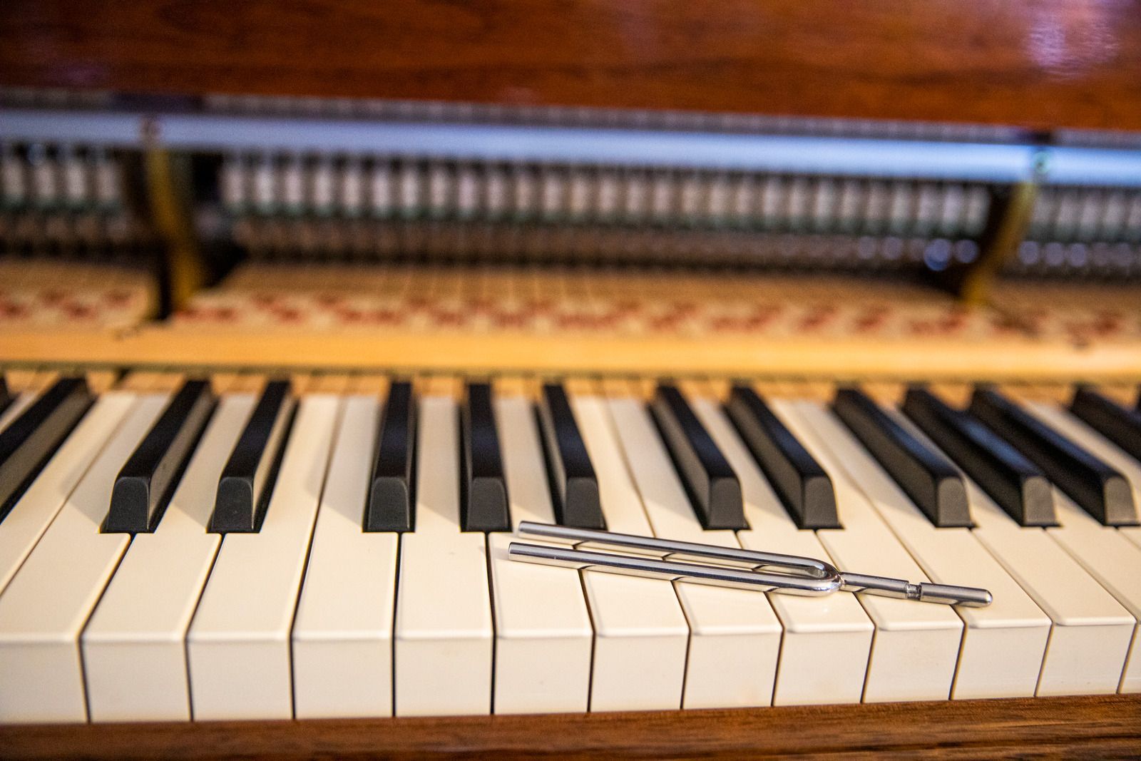 A close up of a piano keyboard with keys missing