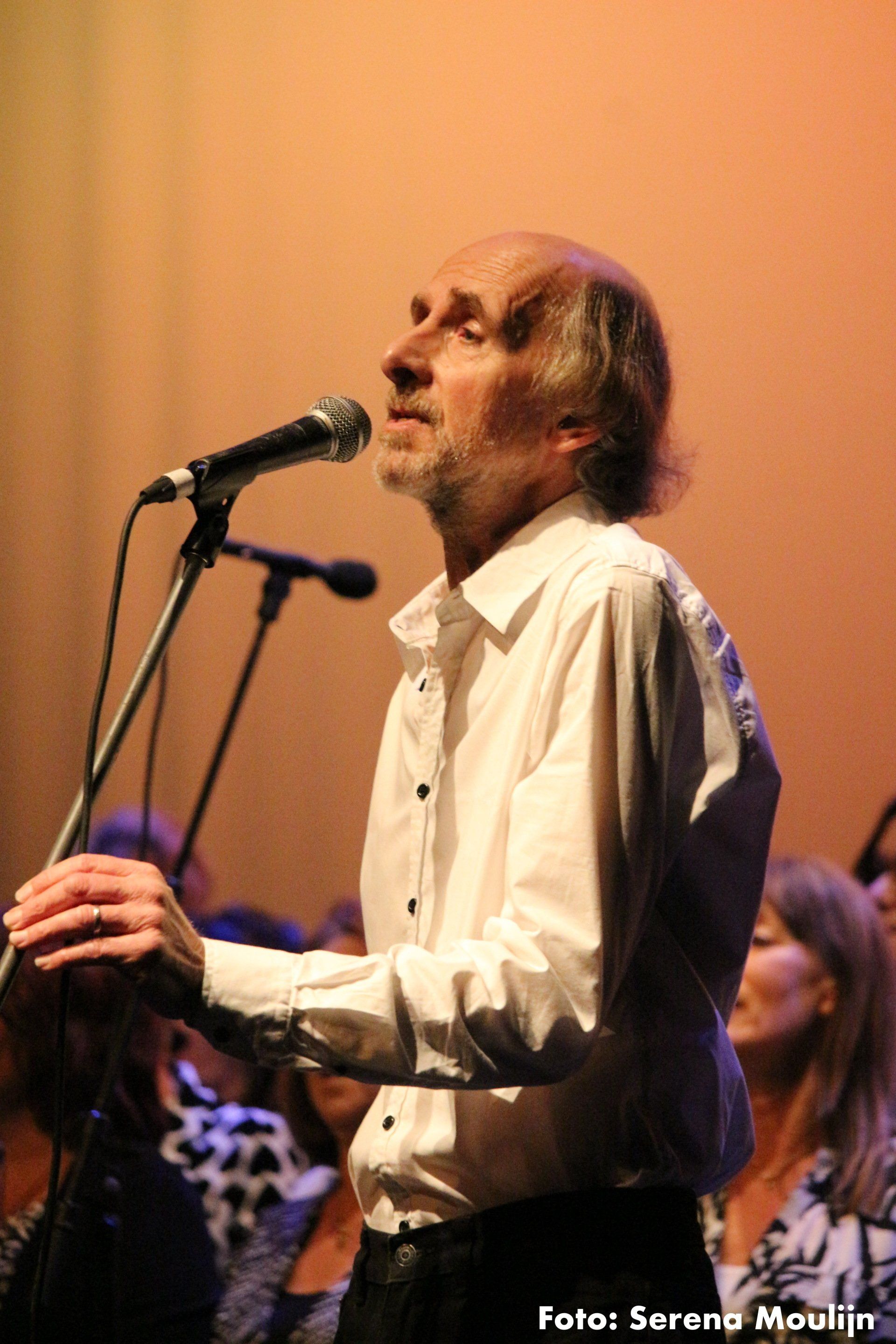 Solist zingt Morning Has Broken