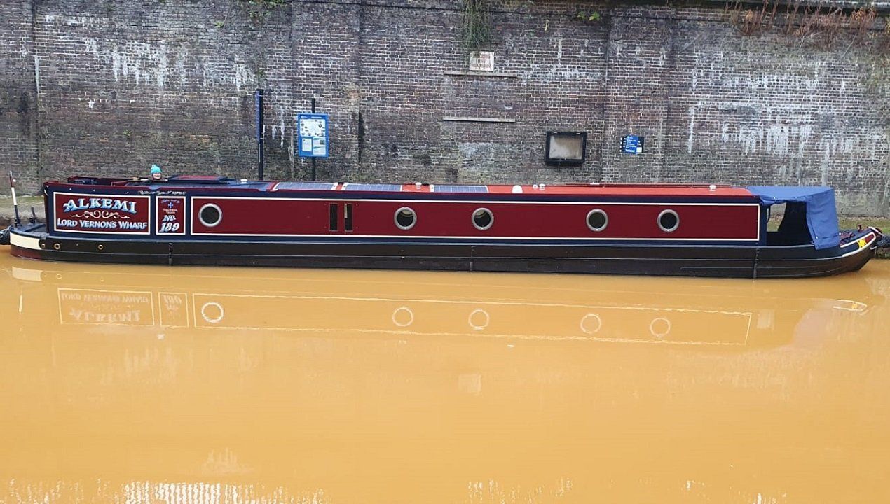 Narrowboat Alkemi out on the cut