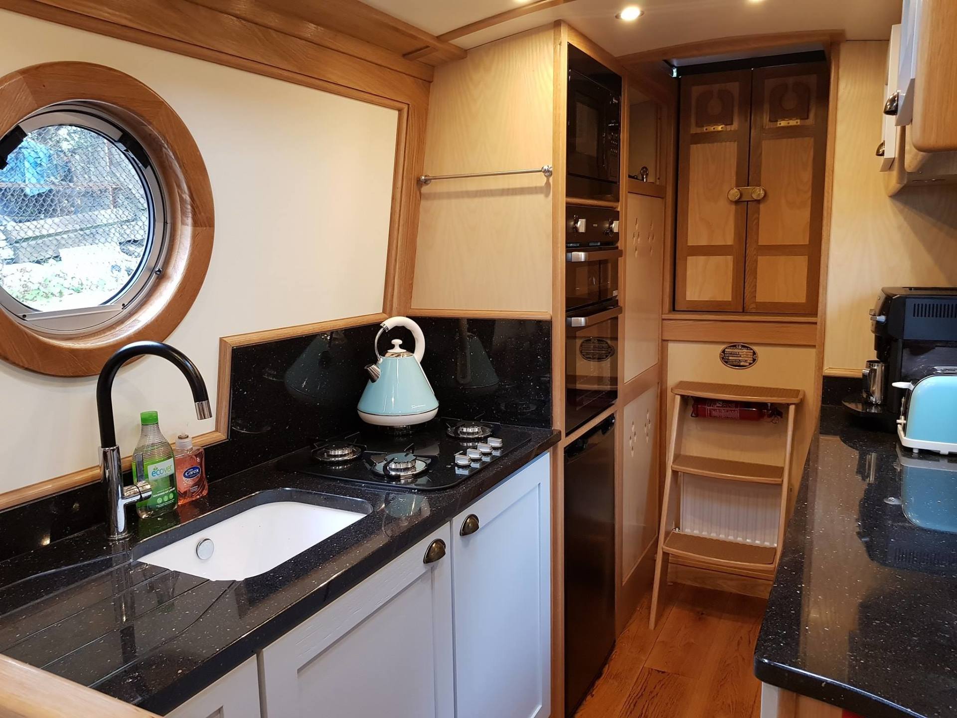 Narrowboat Aqua Duck galley to stern