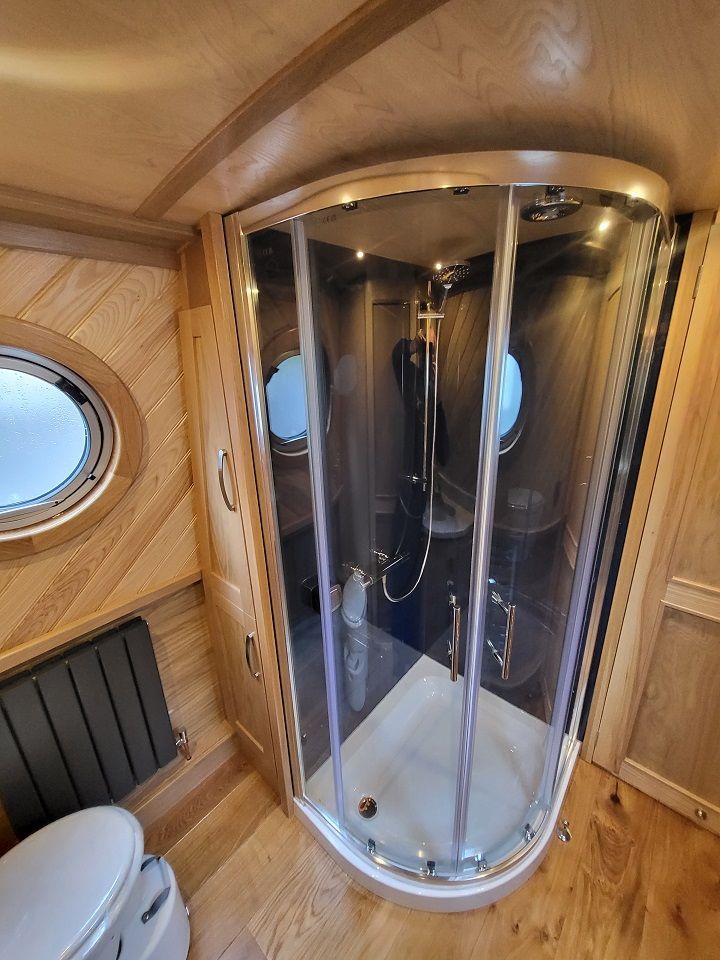 Avatea shower cubicle