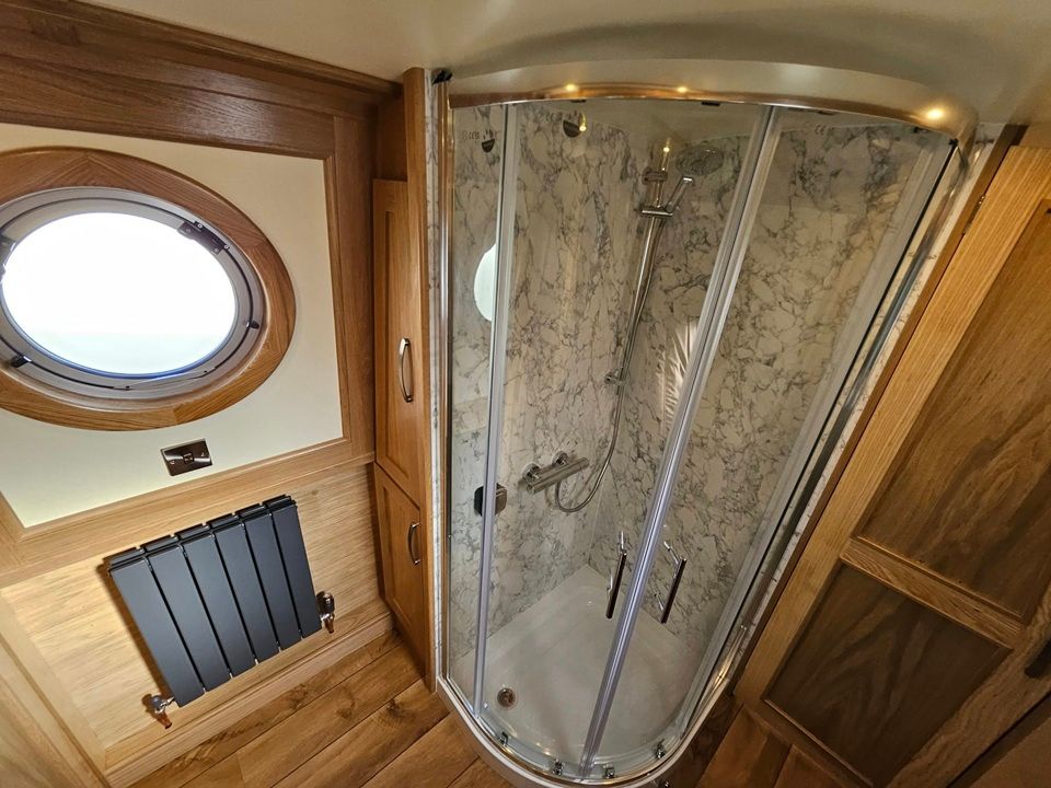 Bullfinch quadrant shower