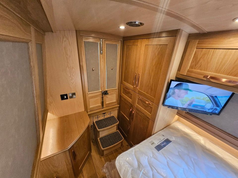 Clover wardrobes and steps to bow