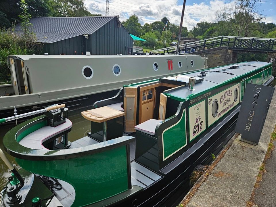 Braidbar Narrowboat Clover No. 217 cruiser stern