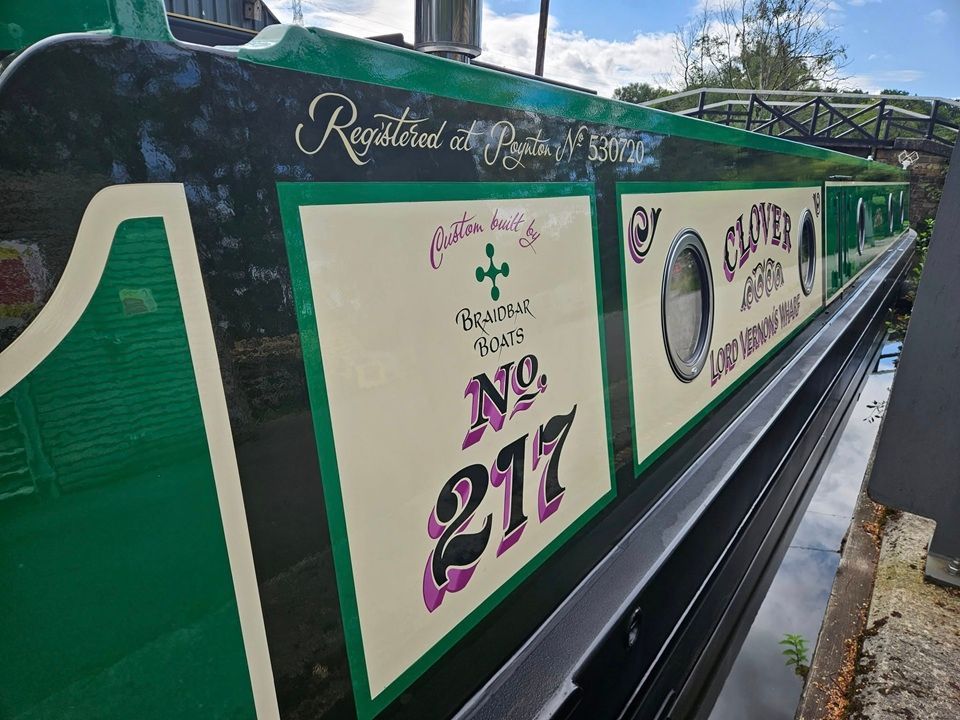 Clover sign writing by Andy Russell