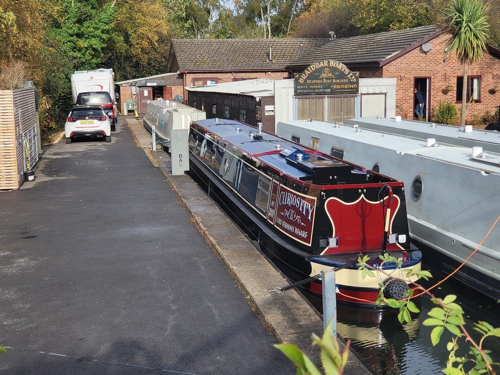 Curiosity at Braidbar Boats