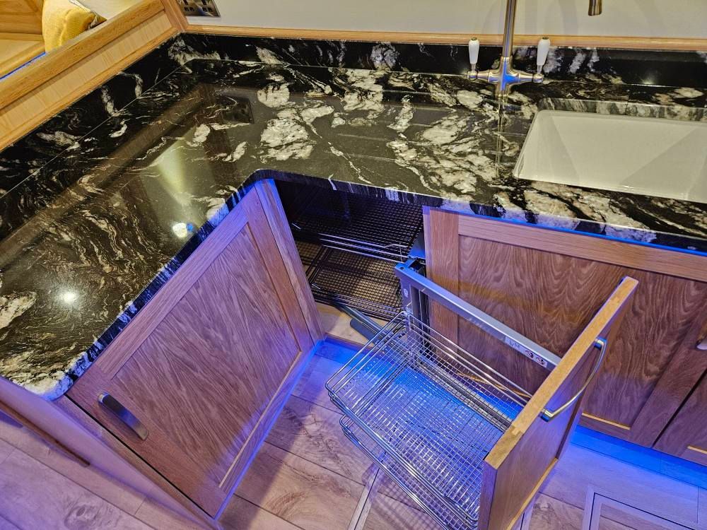 Daisy corner storage