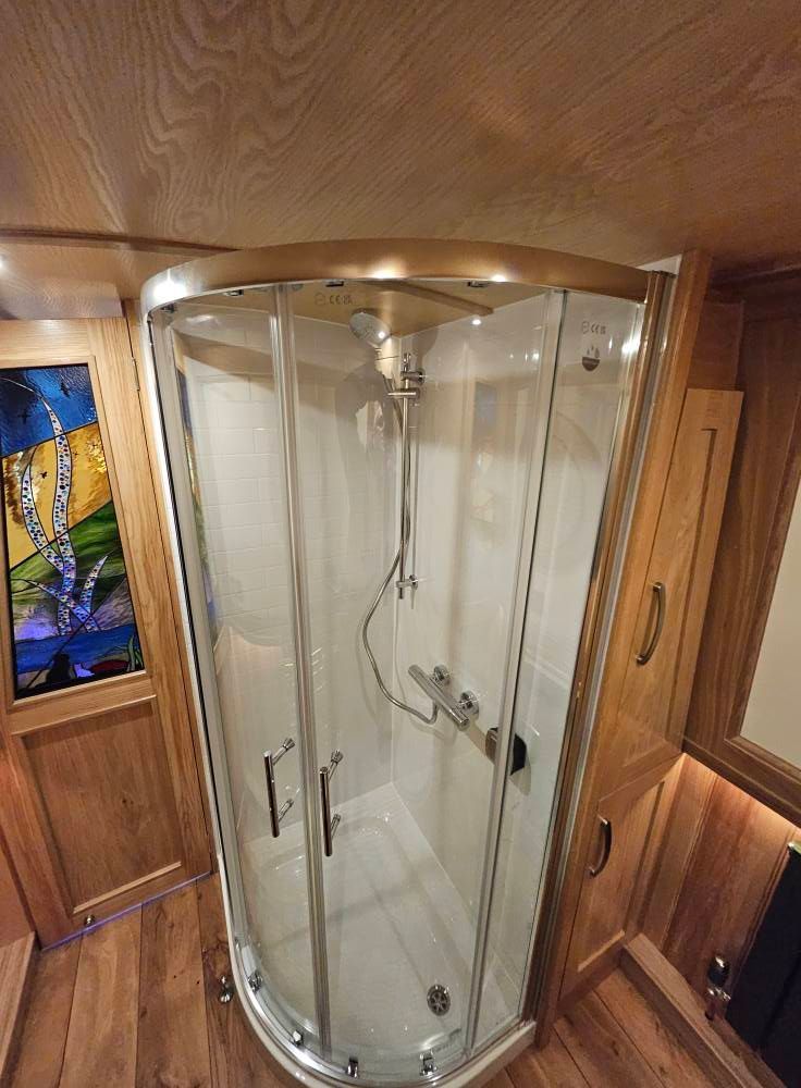 Daisy quadrant shower