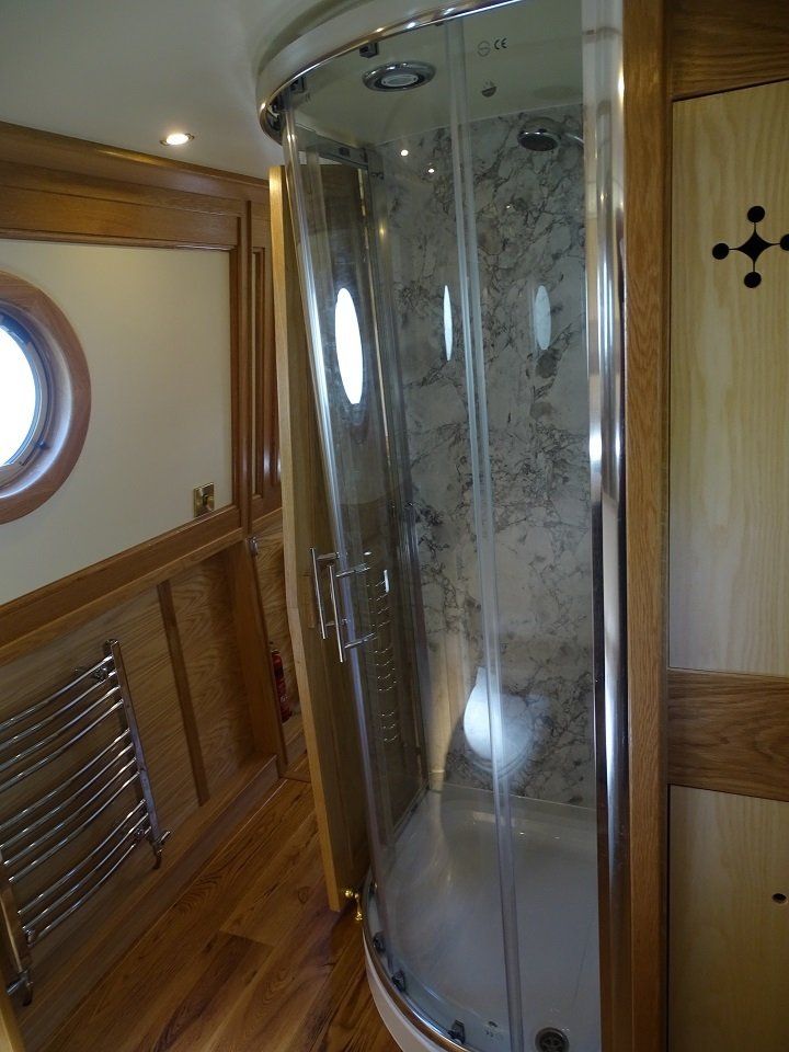 Narrowboat Fantastica walk through shower room