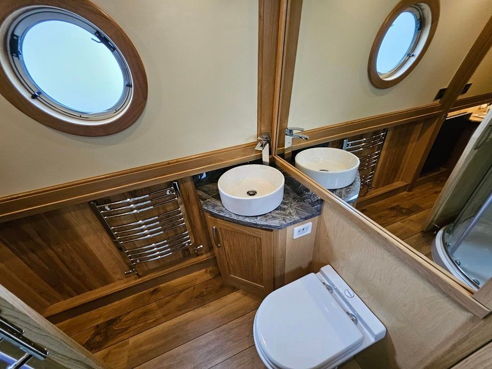 Frederick washroom basin & loo