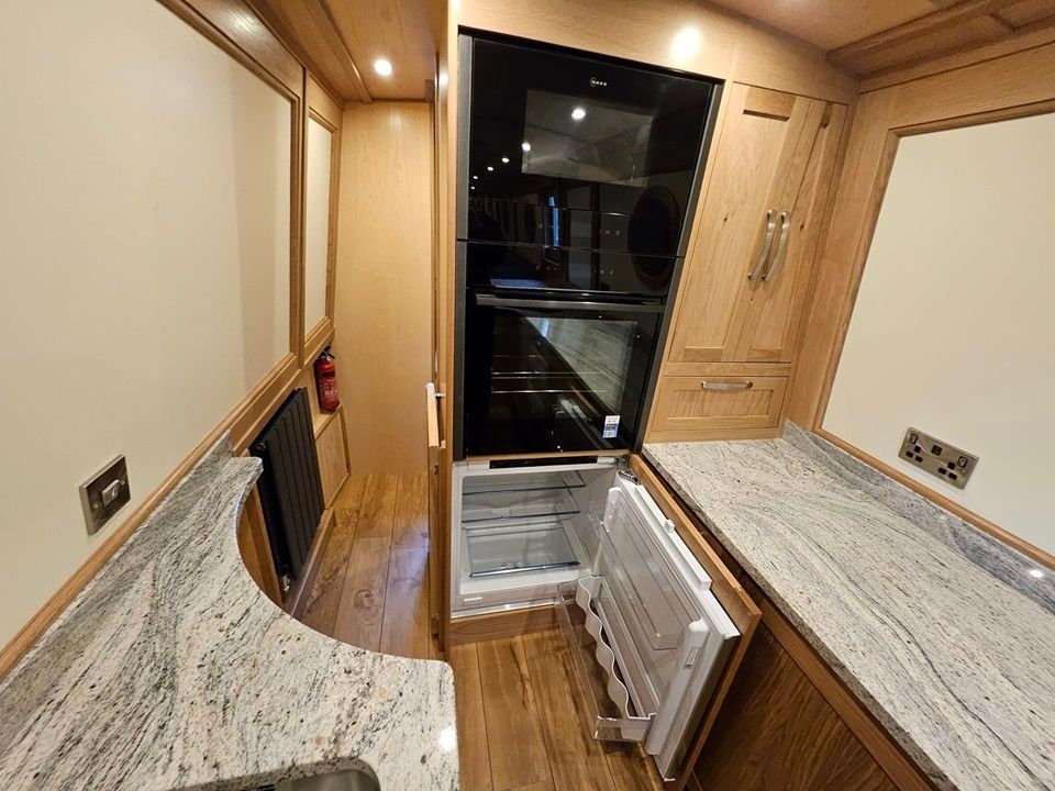 Full Circle ovens and fridge