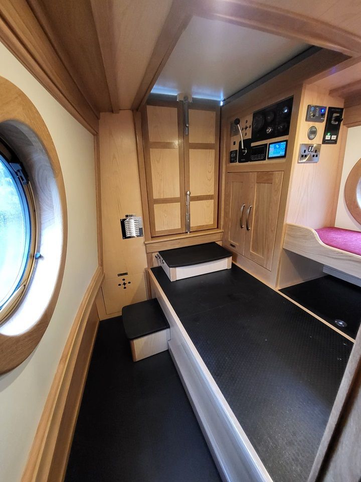 Hollingworth trad stern interior