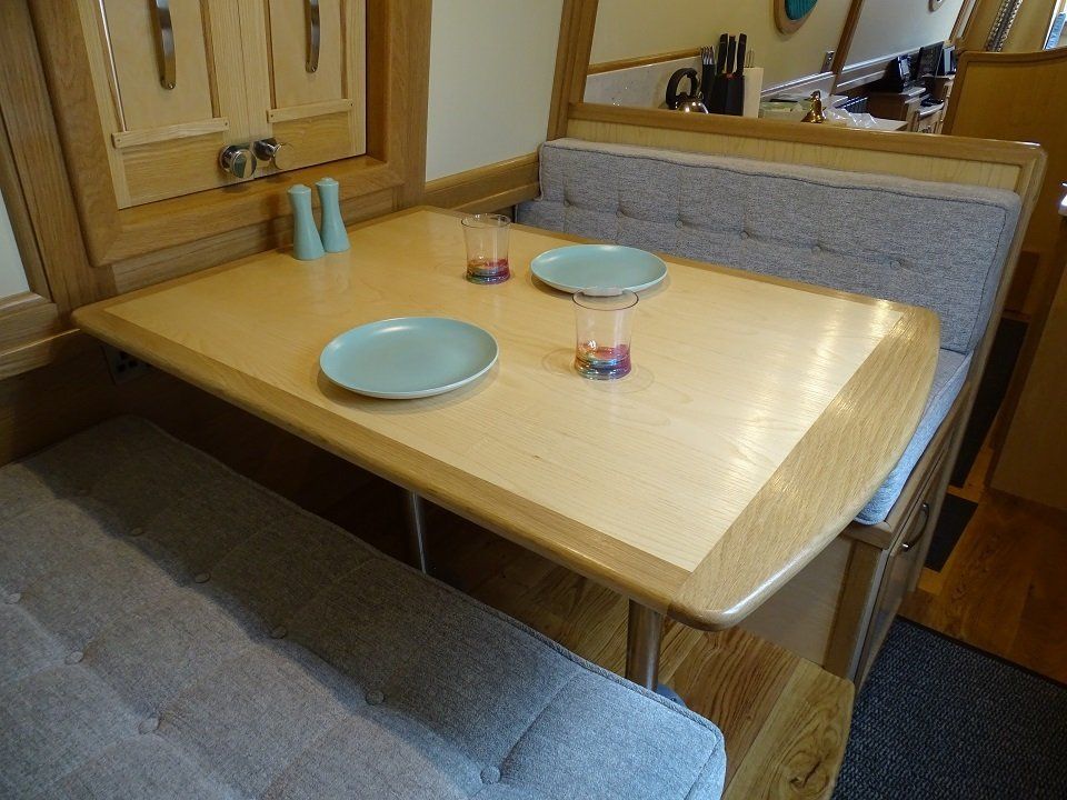 Narrowboat Megan's Jack raised dinnette