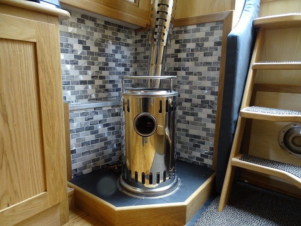 Narrowboat Megan's Jack reflex diesel stove