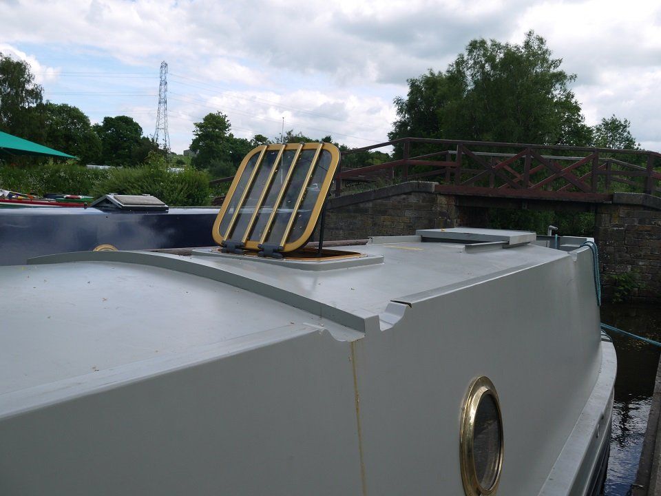 Houdini hatch fitting