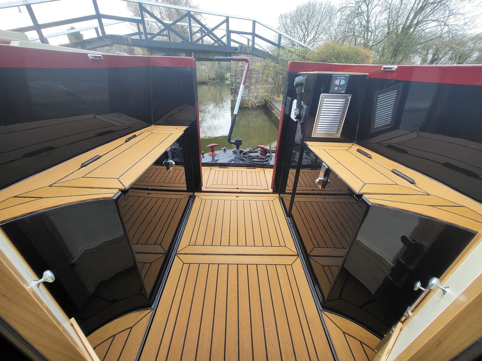 Miss Fusspot semi trad narrow boat