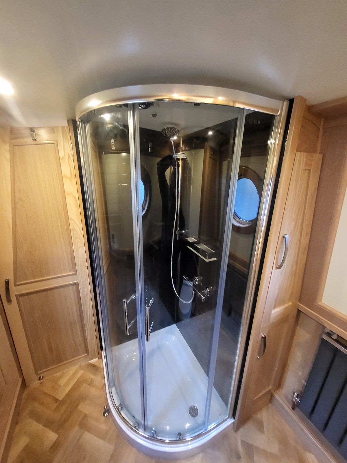 Miss Fusspot shower room