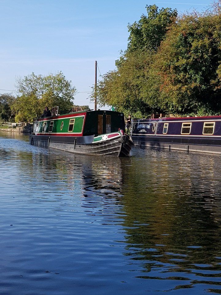Serenity leaving the Braidbar Boat yard