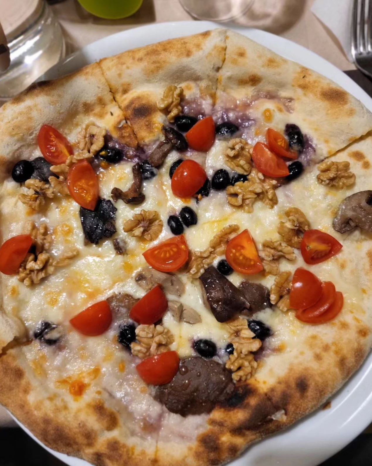 pizza pomodorini e noci