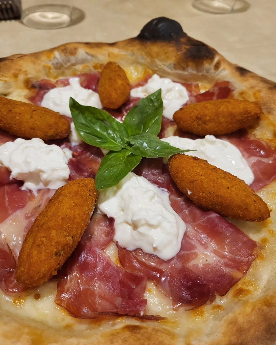 Pizza Stracciatella capocollo panzerotti
