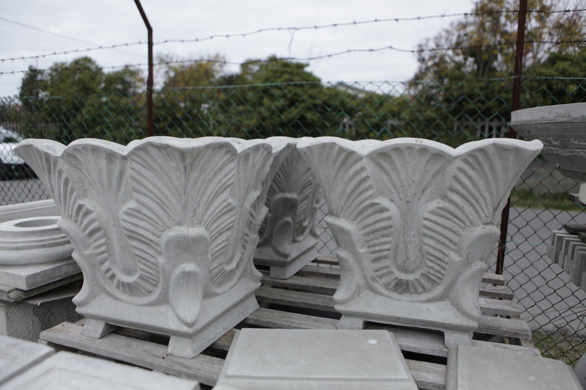 elementi decoratici artigianali in cemento