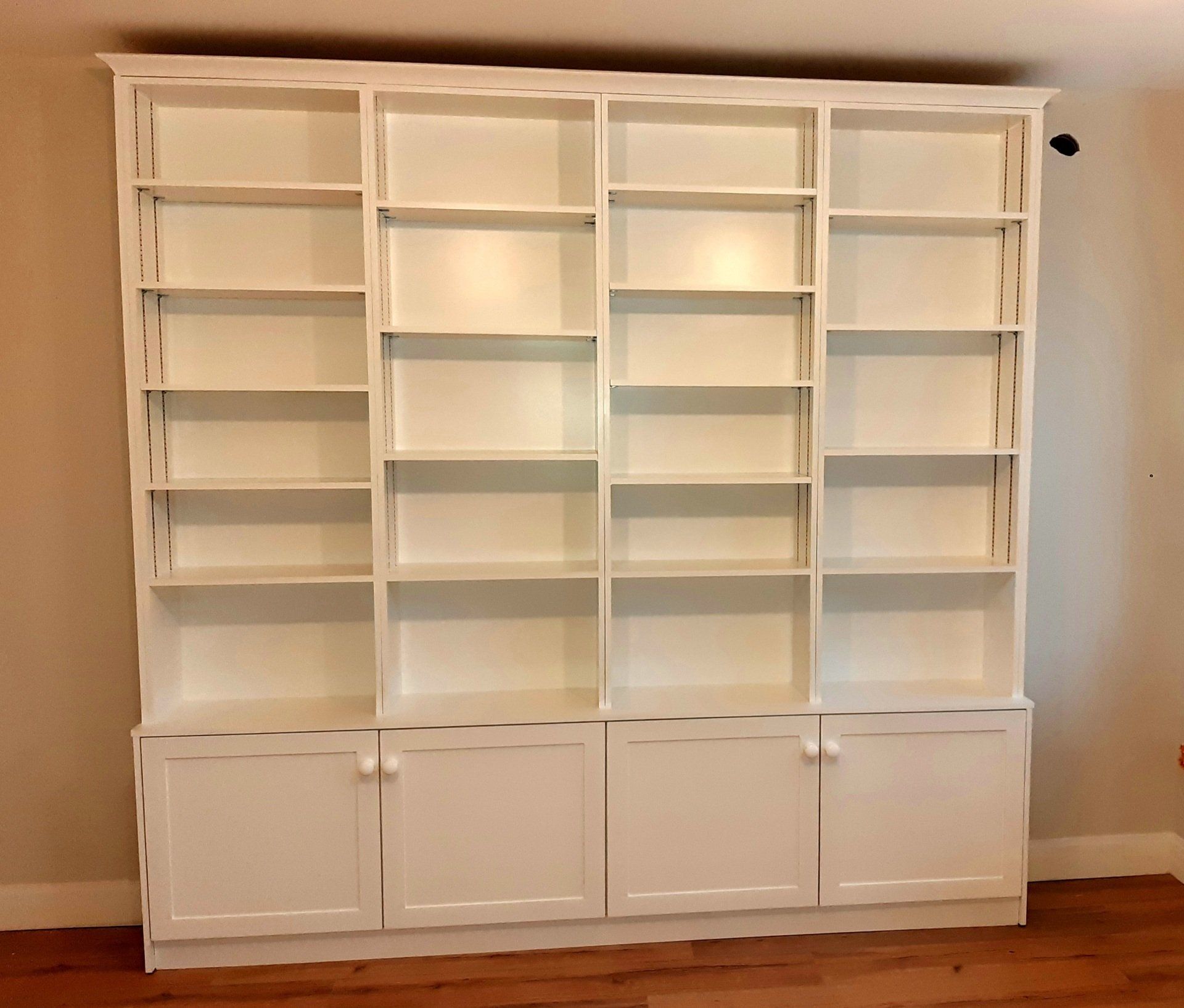 dresser unit