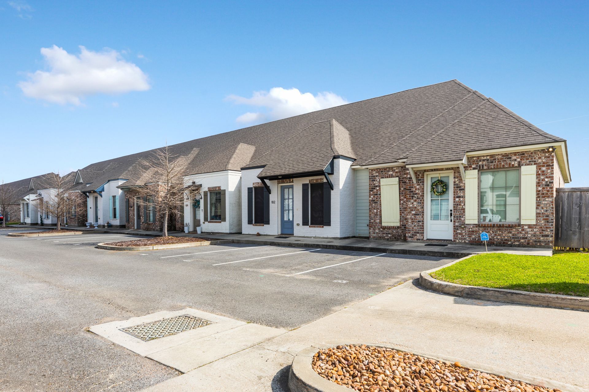 A row of houses are lined up next to each other on a sunny day.