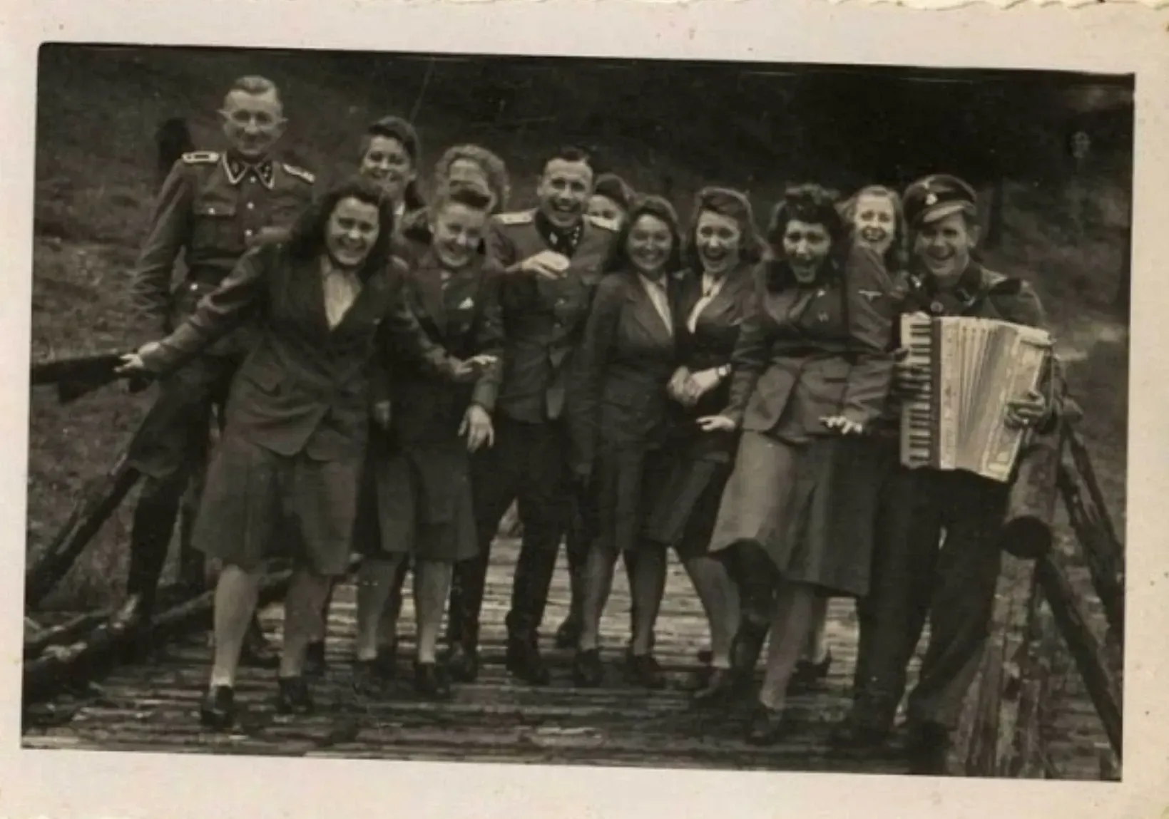 A group of people are posing for a picture on a bridge.