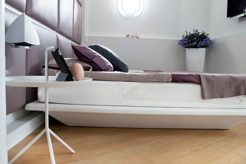 camera da letto con pavimento in parquet