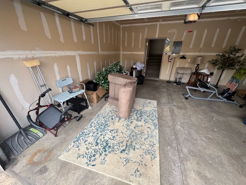 Professional moving worker carrying items, representing reliable furniture removal during daytime. Professional moving worker carrying items, representing reliable furniture removal during daytime.