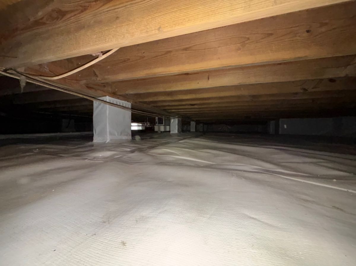 Installed crawlspace encapsulation liner