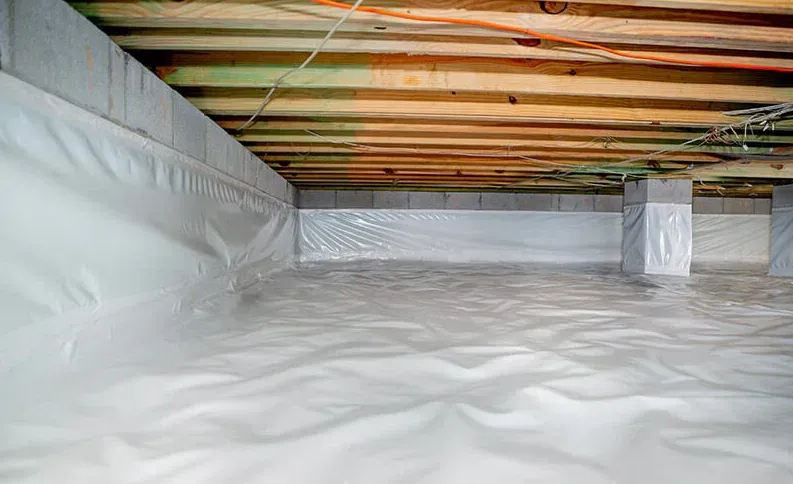 Encapsulated crawlspace with white crawlspace liner
