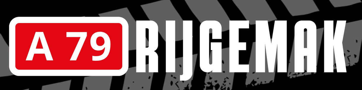 Wegwijzer A79 Rijgemak, witte tekst op een rode achtergrond met een donkergrijze en zwarte achtergrond.