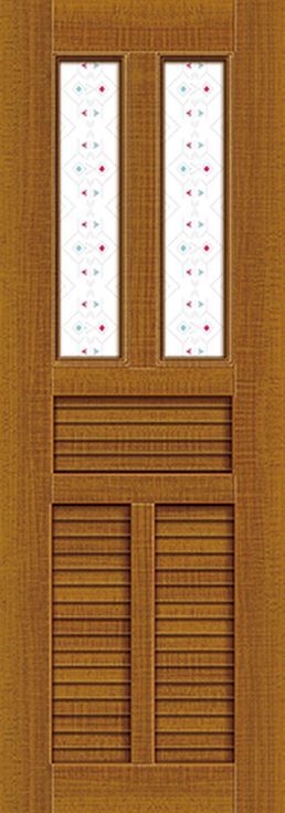 一扇木頭色的門，有兩塊玻璃板