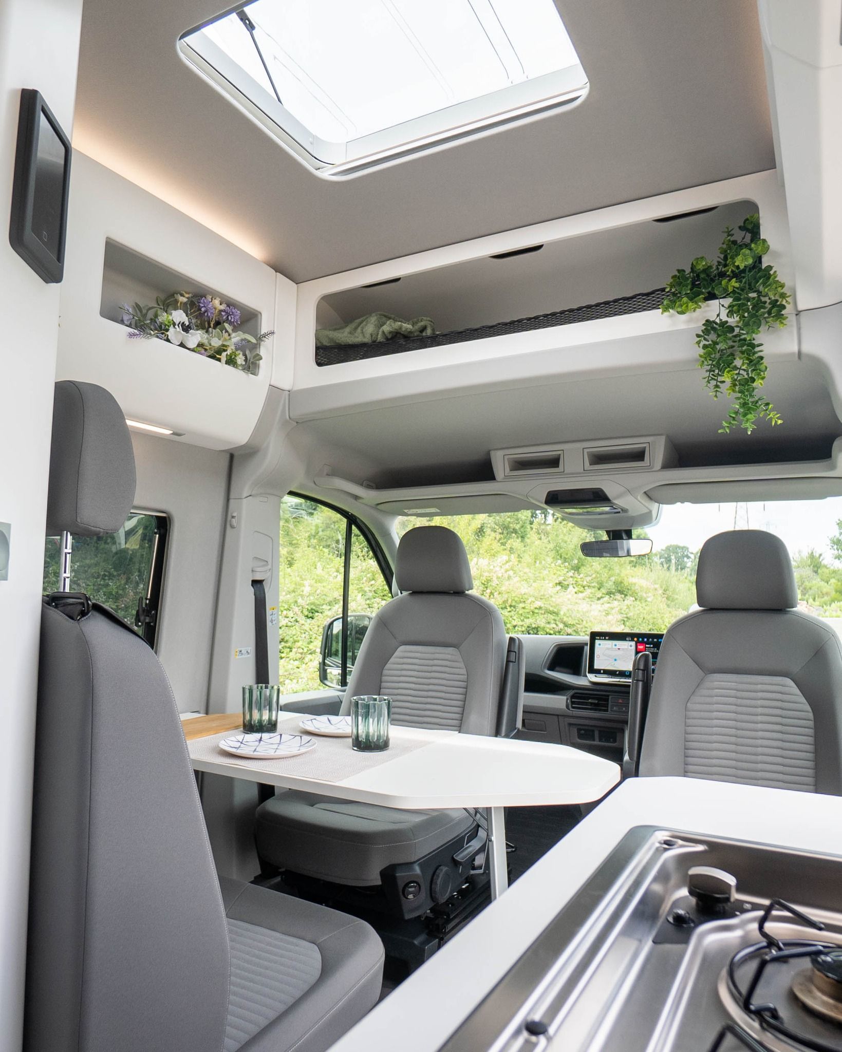 Grand California 680 vw campervan sleeps 2