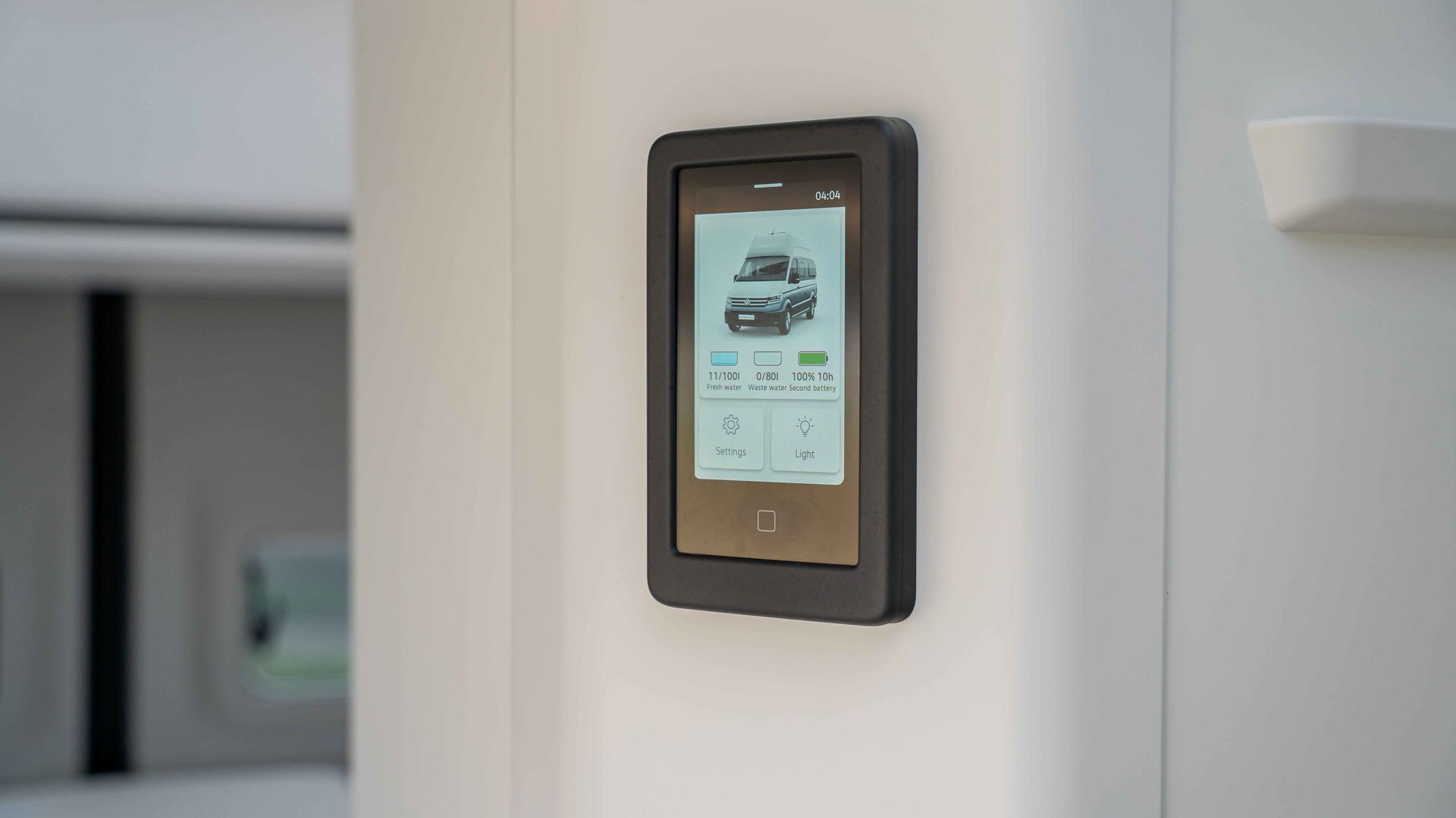 The central touchscreen control panel enables the heating, water supply and solar system