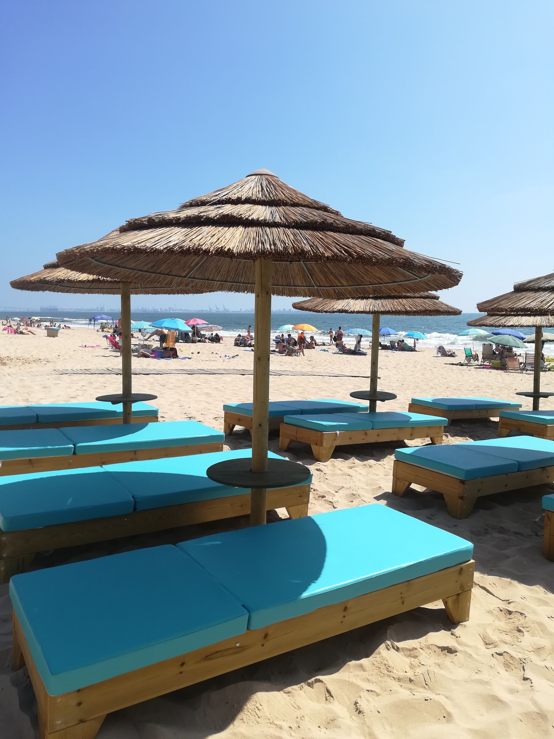 breng de tropische sfeer met deze unieke rieten Parasols