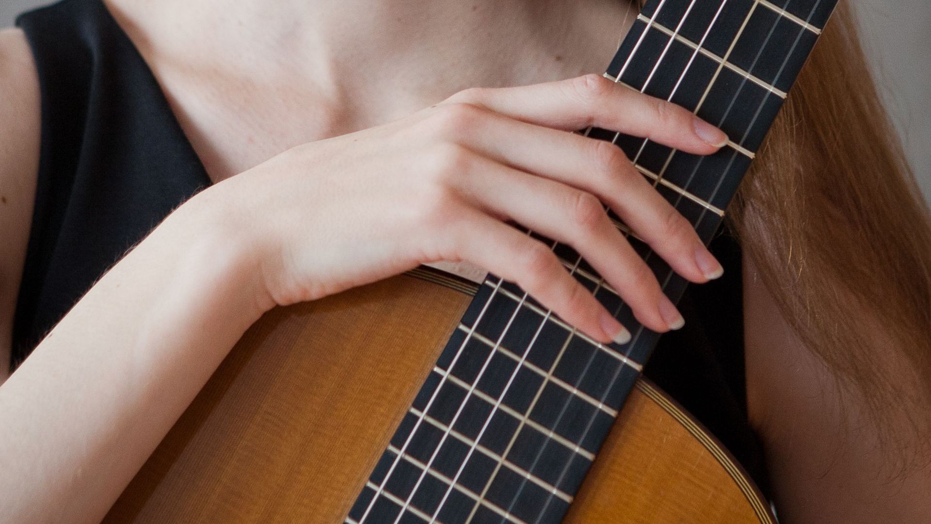 Elyse Fretz playing viola in string trio