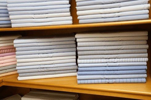 camicie esposte nel punto vendita