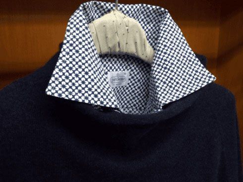 particolare colletto camicia con fantasia
